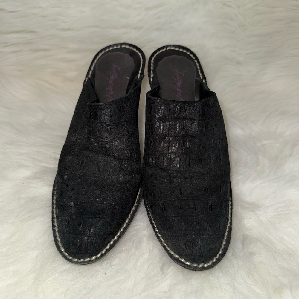 Donald J. Pliner Black Textured Heeled Mules - Picture 2 of 5